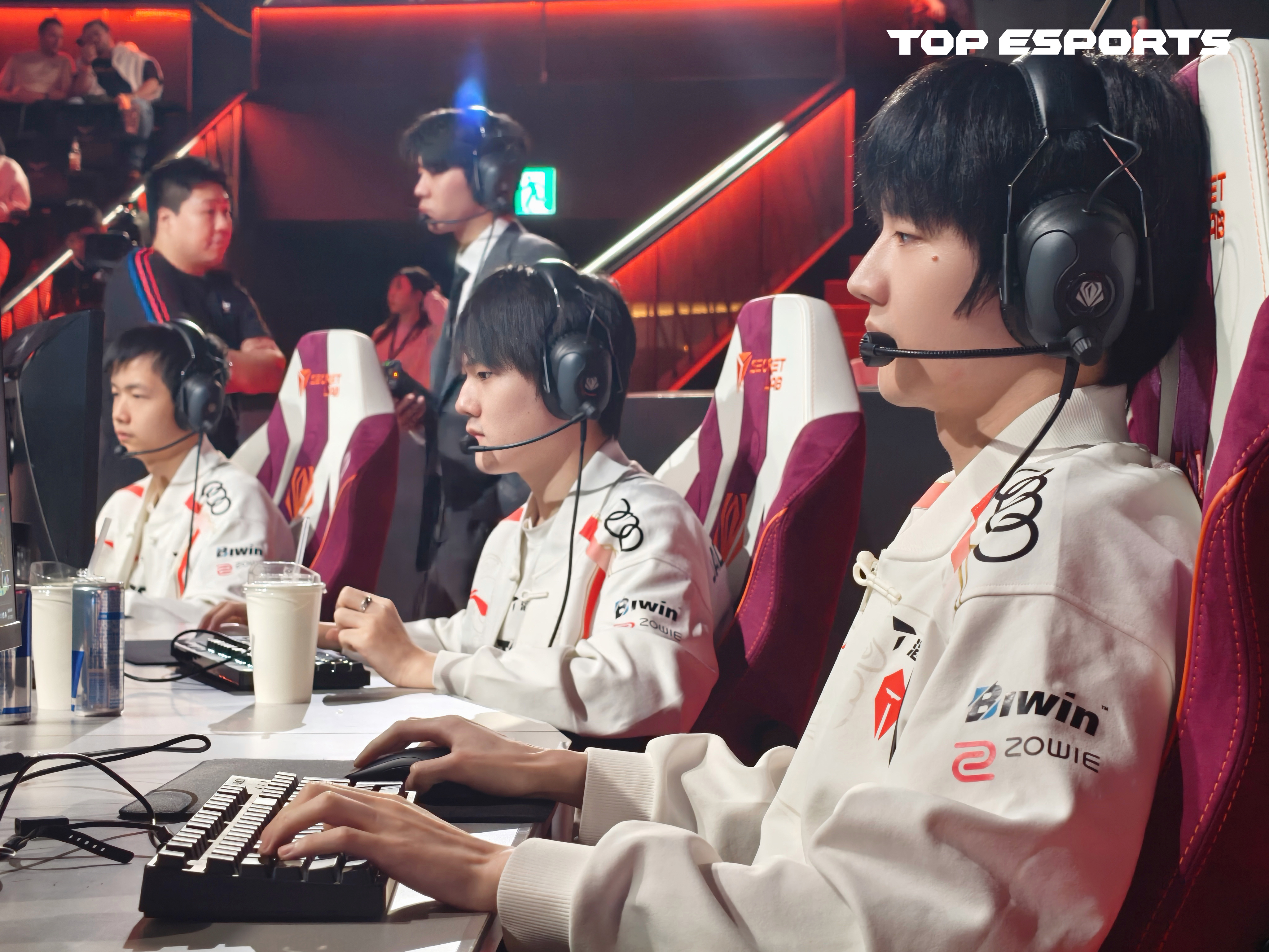 晋级下一阶段首场状态出色,TES观众沸腾!,穆古鲁扎重返赛场比赛高潮迭起的简单介绍 晋级下一阶段首场状态出色,TES观众沸腾!,穆古鲁扎重返赛场比赛高潮迭起的简单介绍