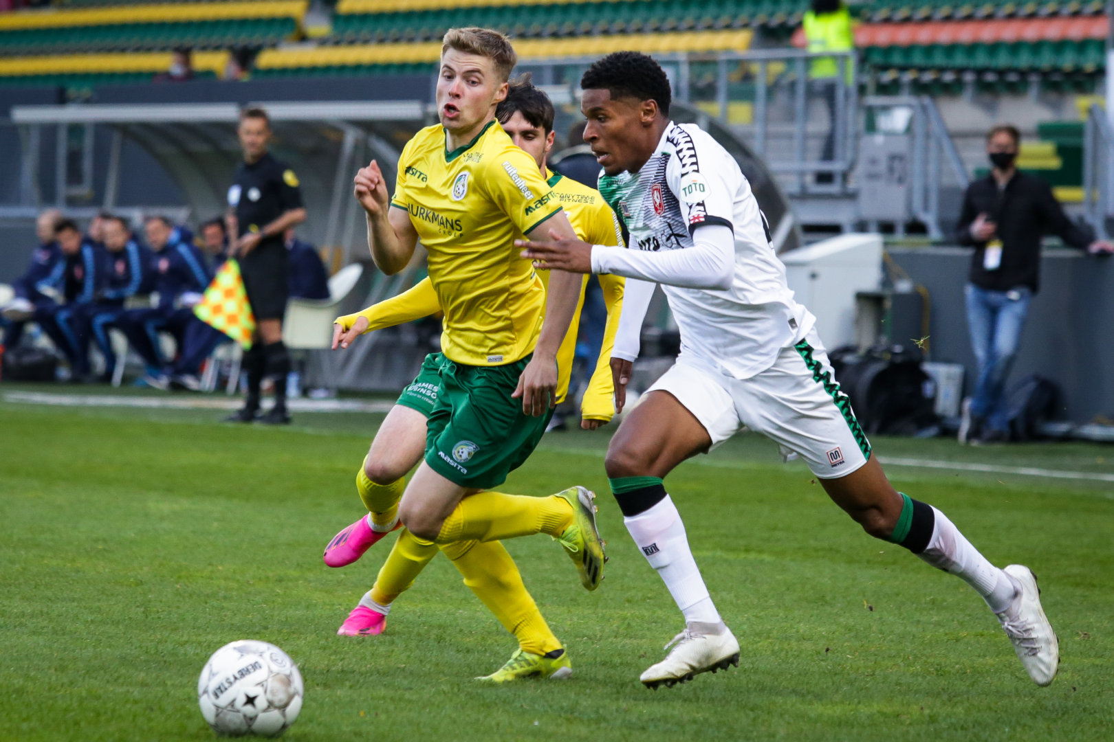 开云平台-转会期荷甲传出新动向，AC米兰门线救险，管理层表态——态度坚定，临场指挥获称赞的简单介绍-开云平台